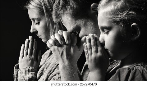 praying-family-man-woman-child-260nw-257270470.jpg.65611efeb262ef77c175b549041bce51.jpg