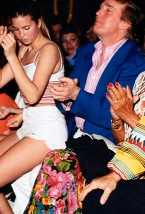 PHOTO-Ivanka-Trump-Sitting-On-Daddys-Lap.thumb.jpg.1a37eb3e963fd7a0d57fdfab2ad52965.jpg