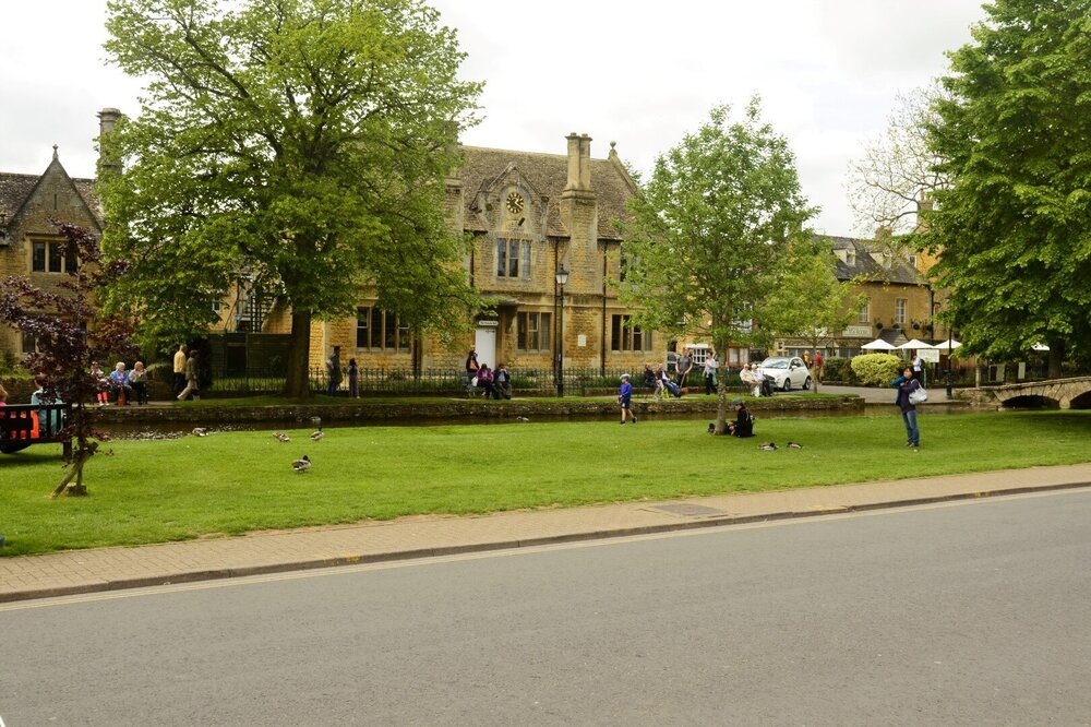 1445330445_Bourton-on-the-Water5.thumb.jpg.749e8cf2778de22516f4d2aec3bf3fe4.jpg