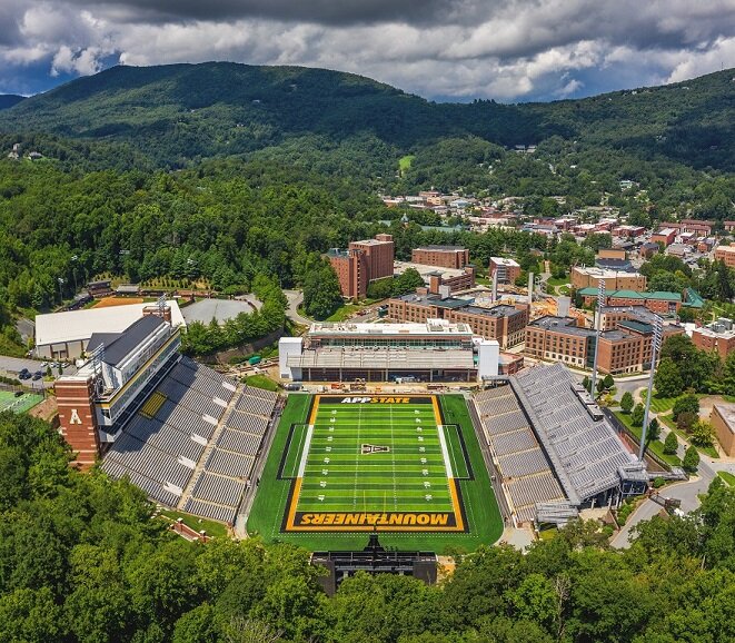appstatefootball.jpg.14ce18a9fcceff92499d2f62c94bd67e.jpg